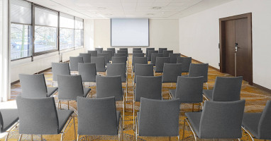 Courtyard by Marriott Düsseldorf Hafen: Sala de conferencia