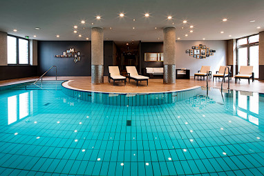 Pentahotel Leipzig : Piscina