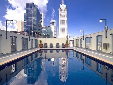 Hotel Grand Chancellor Melbourne: Piscina