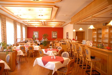 Waldhotel Berghof: Bar/Salón