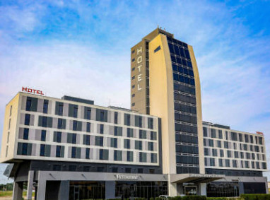 Pannonia Tower Hotel: Außenansicht