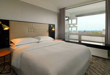 Four Points by Sheraton Munich Arabellapark: Room