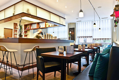 Courtyard by Marriott Dresden: Bar/Salón