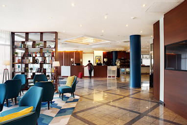 Courtyard by Marriott Dresden: Lobby