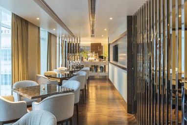 Radisson Blu Hotel Ajman: Bar/Lounge