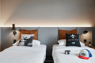 Moxy Hotel Cologne Bonn Airport: Zimmer