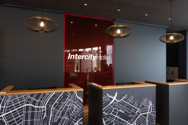 IntercityHotel Amsterdam Airport: Hall